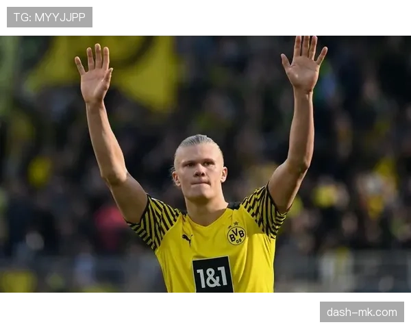 哈兰德无球跑动成战术关键，高效攻防转换助球队表现亮眼