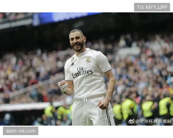 吉鲁与本泽马：终结模式分化，单点支点vs灵活回撤