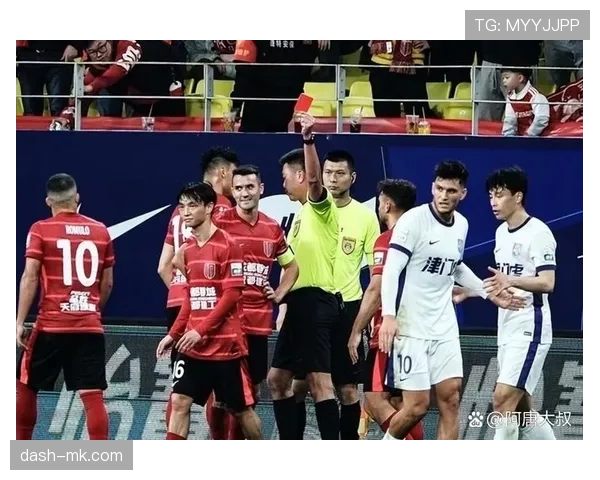 吐口水红牌判罚:哪些情况裁判必须直接出示红牌?