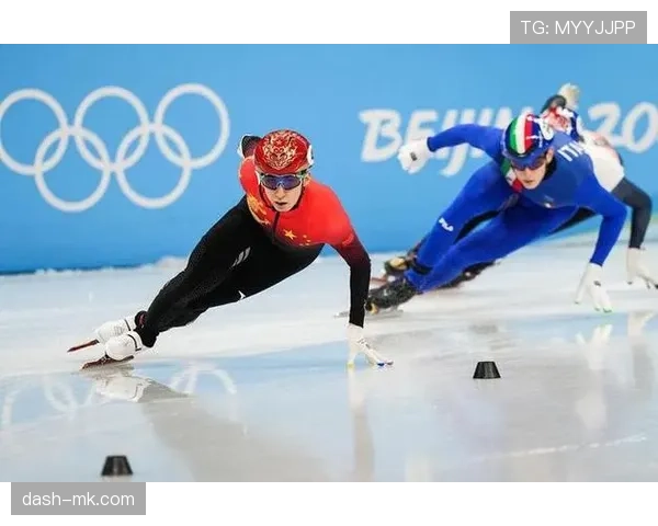 武大靖赛场上冷静无比，下了冰场居然喝奶茶喝到停不下来？