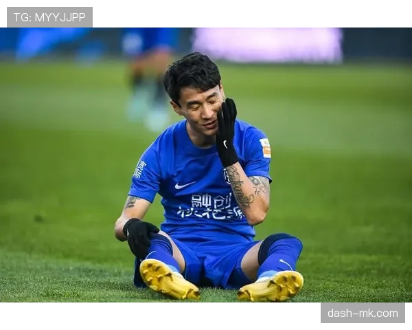 韦世豪又在场边摔毛巾了，这脾气是真改不了还是故意立人设？